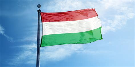 az első magyar zászló